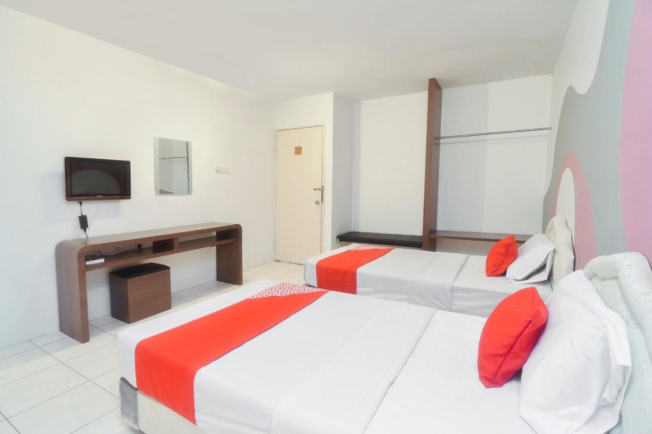 Oyo 44034 Furama Lodging House Kuching Exterior foto