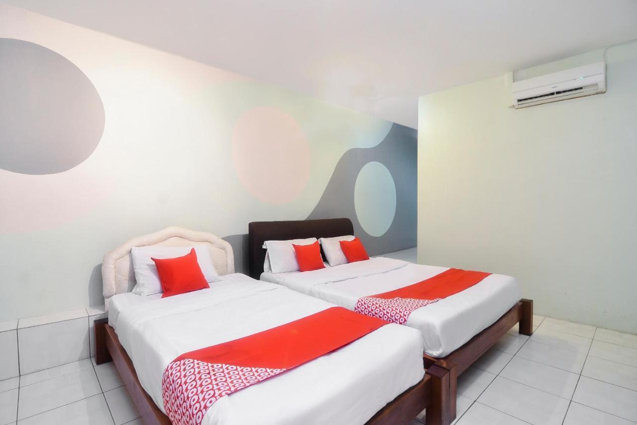 Oyo 44034 Furama Lodging House Kuching Exterior foto