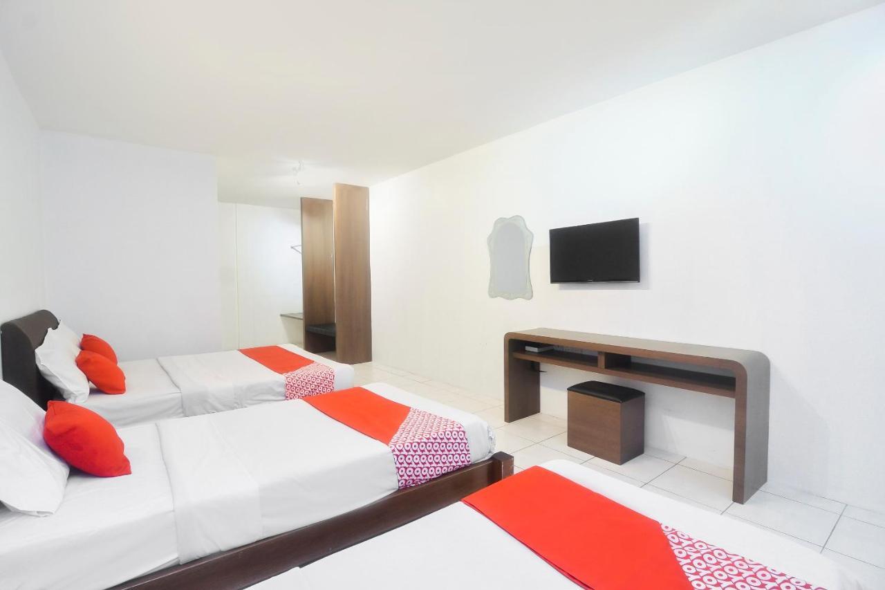 Oyo 44034 Furama Lodging House Kuching Exterior foto
