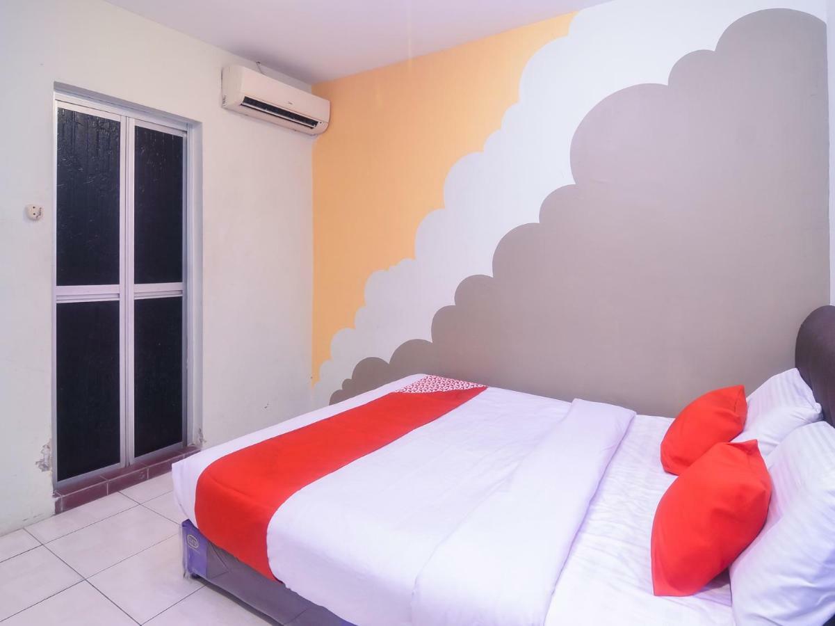 Oyo 44034 Furama Lodging House Kuching Exterior foto