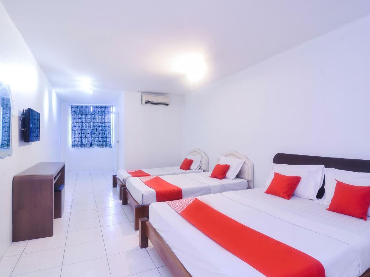 Oyo 44034 Furama Lodging House Kuching Exterior foto